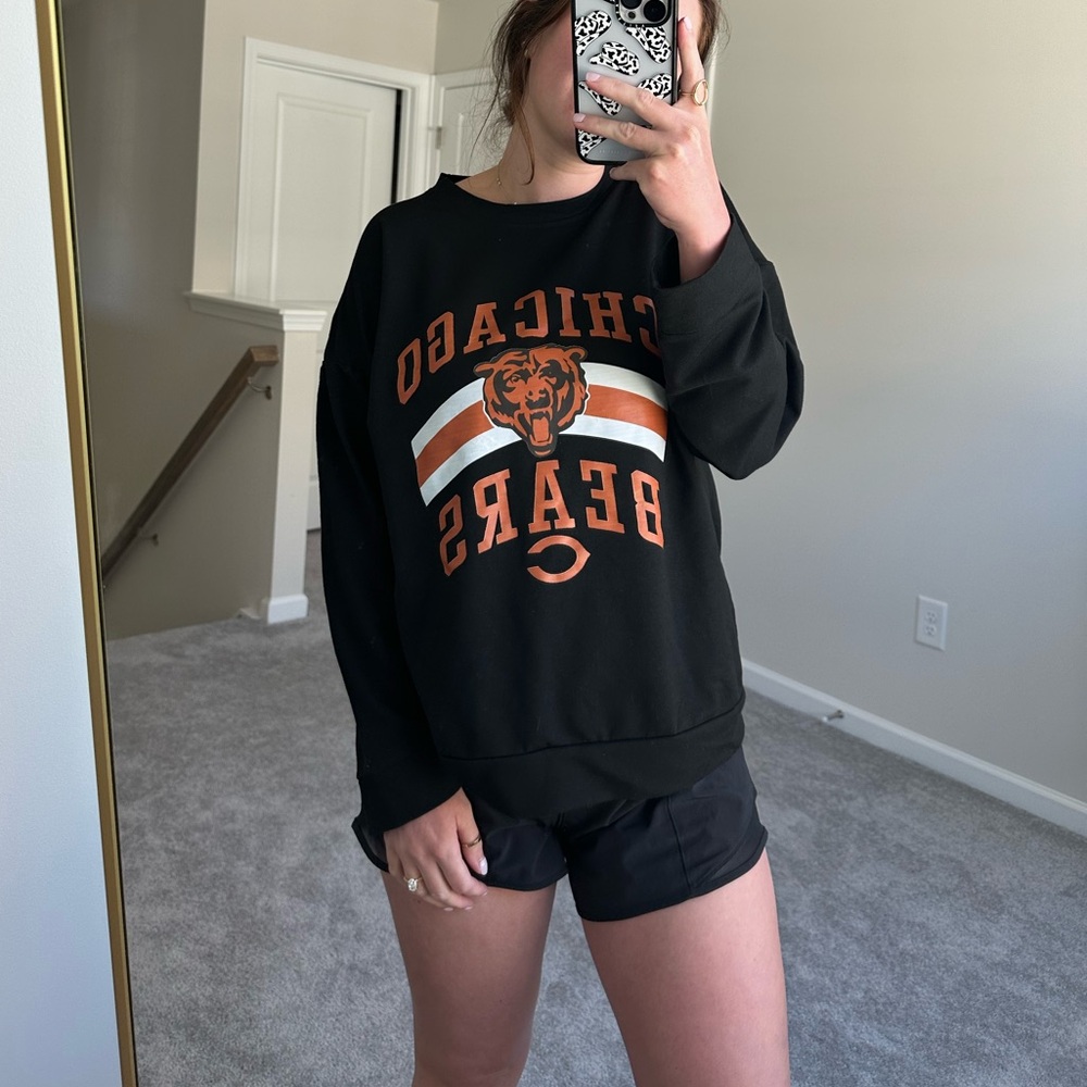 Chicago Bears Graphic Sweatshirt - Picture 4 of 9